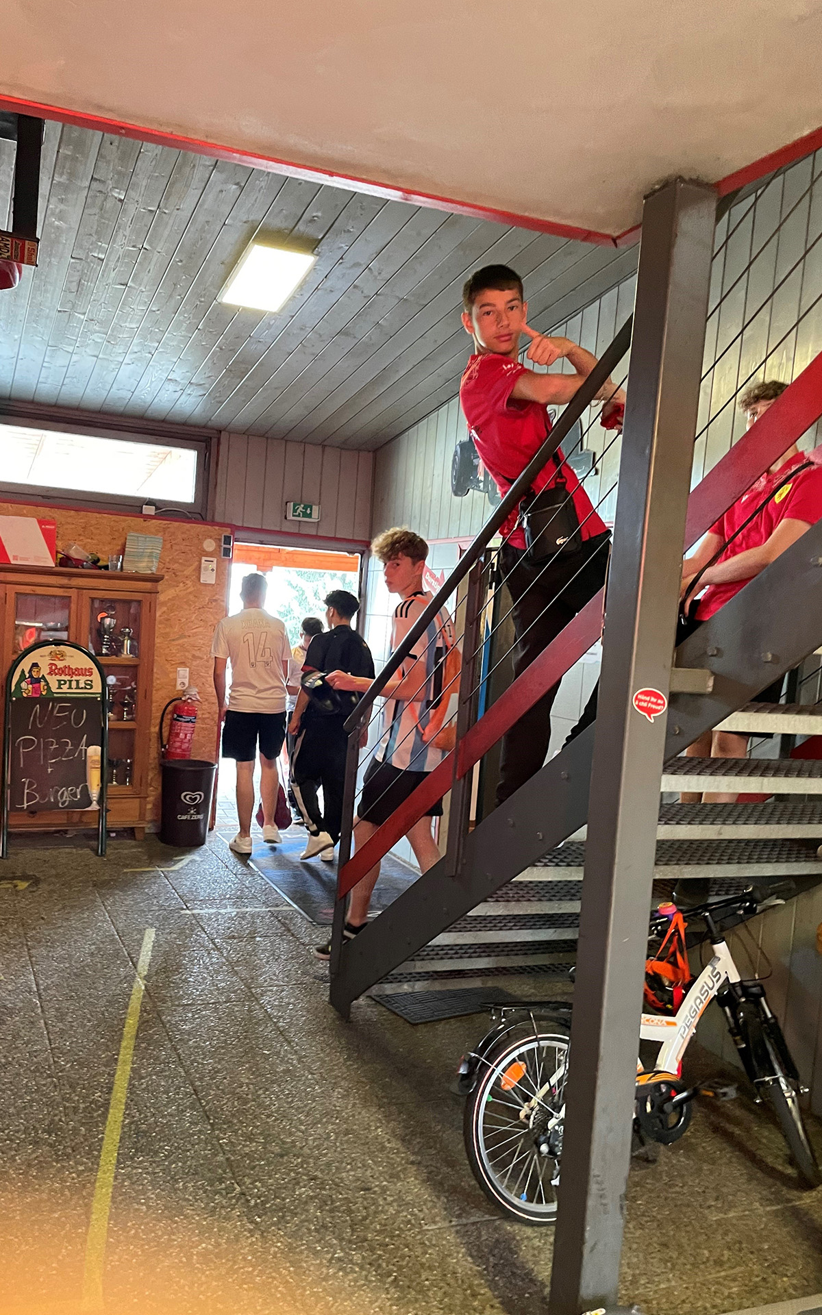 2023 C2 feiert saisonende